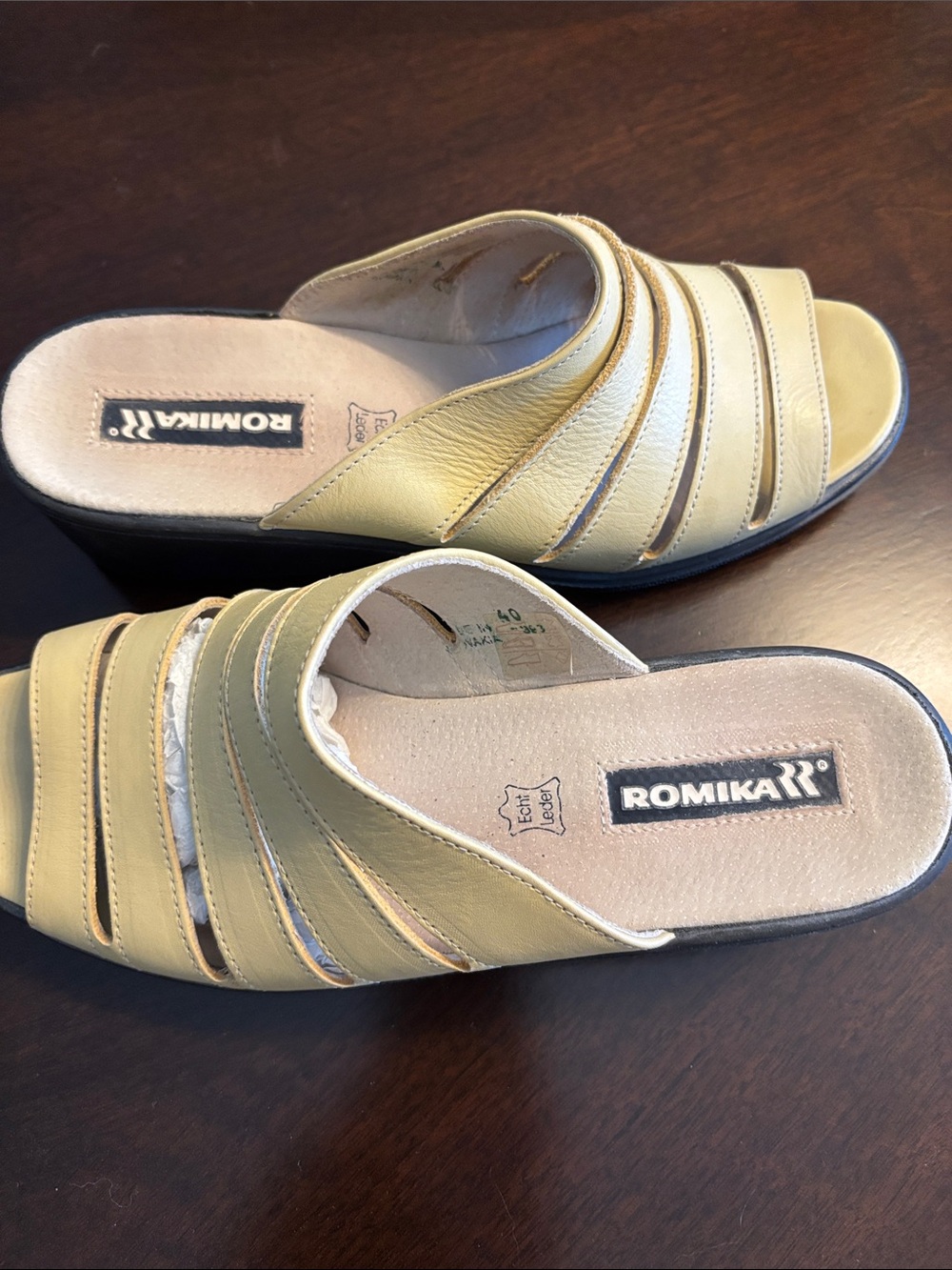 Romika Women's Pale Yellow Slip-On Layered Leather Mules